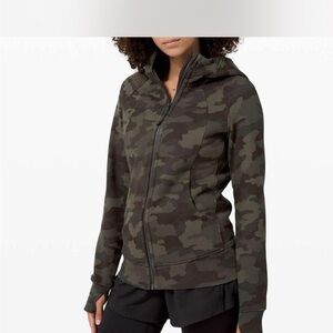 Lululemon camo scuba